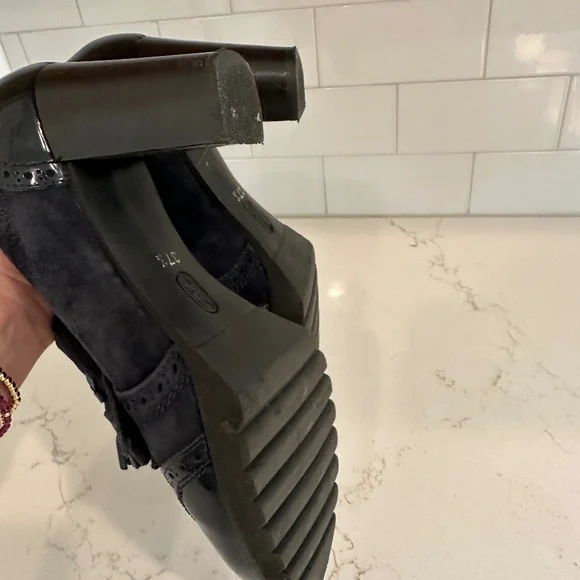 Women's pump 3" heel navy loafer. Patent leather and suede with tassel. - Picture 6 of 6